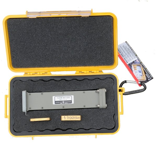 A vector network analyzer calibration kit