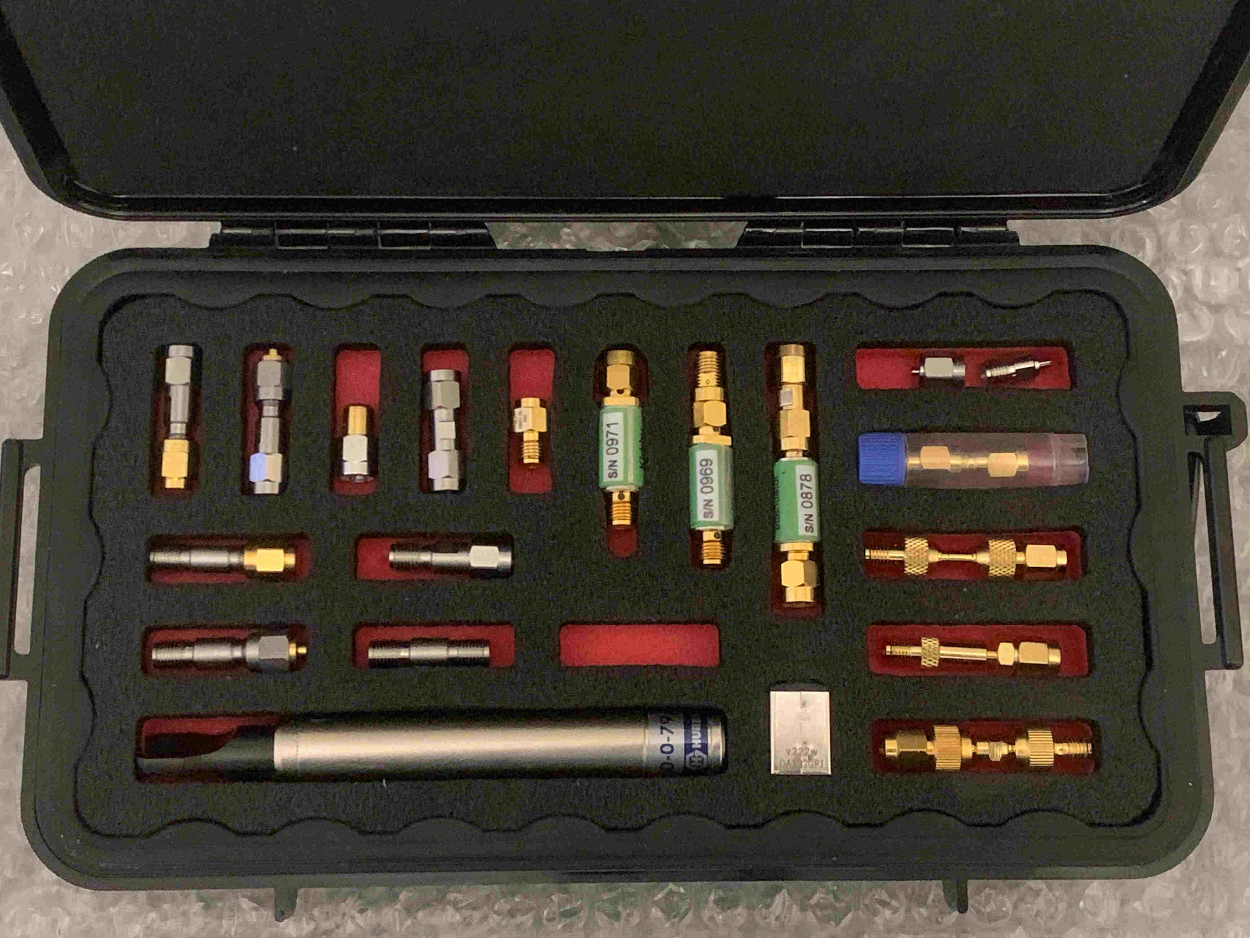 A vector network analyzer calibration kit